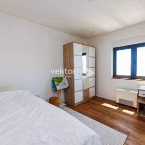 Bregi, kuća s bazenom i lijepim pogledom na more