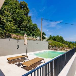 Bregi, kuća s bazenom i lijepim pogledom na more