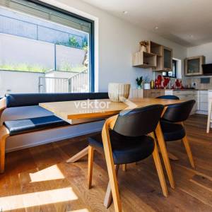 Bregi, kuća s bazenom i lijepim pogledom na more