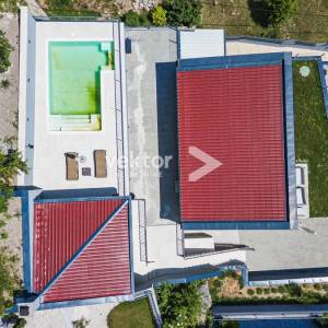 Bregi, kuća s bazenom i lijepim pogledom na more