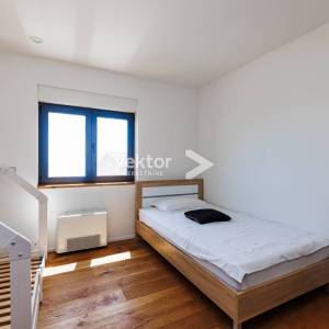 Bregi, kuća s bazenom i lijepim pogledom na more