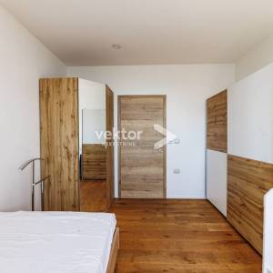 Bregi, kuća s bazenom i lijepim pogledom na more