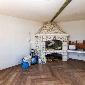 Bregi, kuća s bazenom i lijepim pogledom na more