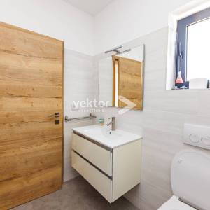 Bregi, kuća s bazenom i lijepim pogledom na more