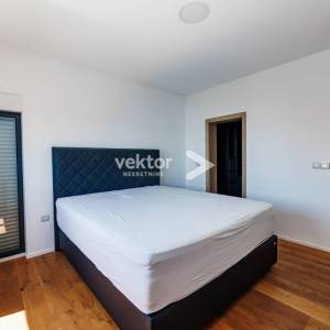 Bregi, kuća s bazenom i lijepim pogledom na more