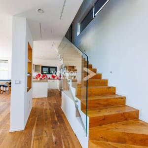 Bregi, kuća s bazenom i lijepim pogledom na more