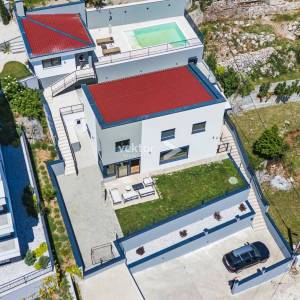 Bregi, kuća s bazenom i lijepim pogledom na more