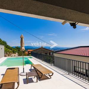 Bregi, kuća s bazenom i lijepim pogledom na more