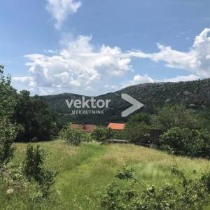 Bribir, građevinsko zemljište 700m2