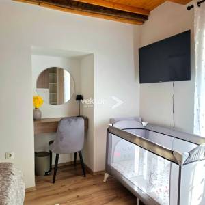 Brseč, dvojna kuća, terasa, konoba, okućnica