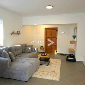 Brseč, dvojna kuća, terasa, konoba, okućnica