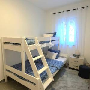 Brseč, dvojna kuća, terasa, konoba, okućnica