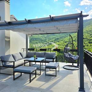 Brseč, dvojna kuća, terasa, konoba, okućnica