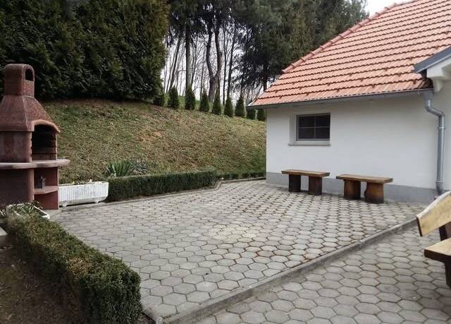 Budinščina - Krapinica, vikend kuća 90m2 na parceli 4.575m2, garaža