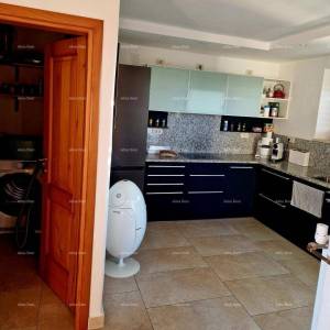 BUJE – Kuća  s bazenom i panoramskim pogledom