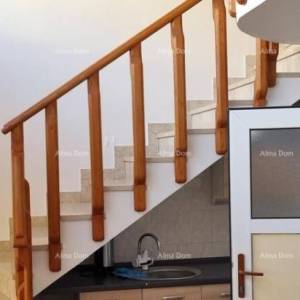 Buje. Prodaje se  stan u Kaštelu, površine 85 m²