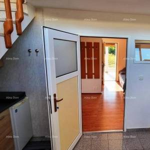 Buje. Prodaje se  stan u Kaštelu, površine 85 m²