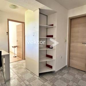 Bulevard, 1-soban s dnevnim boravkom, okućnica na korištenje