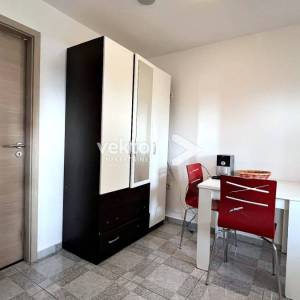 Bulevard, 1-soban s dnevnim boravkom, okućnica na korištenje