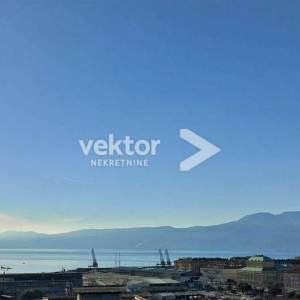 Bulevard, gospodski stan s tri balkona, otvoren pogled, garaža