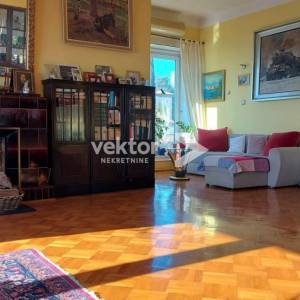 Bulevard, gospodski stan s tri balkona, otvoren pogled, garaža