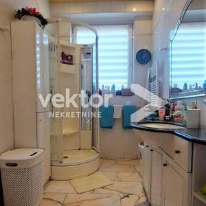 Bulevard, gospodski stan s tri balkona, otvoren pogled, garaža