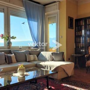 Bulevard, gospodski stan s tri balkona, otvoren pogled, garaža