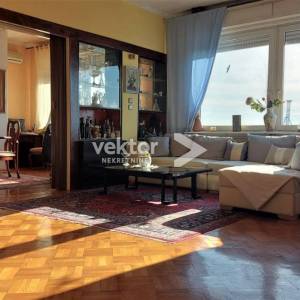 Bulevard, gospodski stan s tri balkona, otvoren pogled, garaža