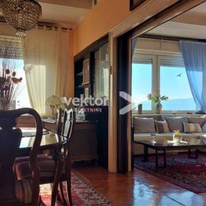 Bulevard, gospodski stan s tri balkona, otvoren pogled, garaža