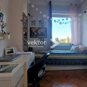 Bulevard, gospodski stan s tri balkona, otvoren pogled, garaža