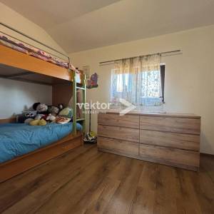 Čavle, samostojeća kuća s dva stana i velikom okućnicom