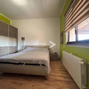 Čavle, samostojeća kuća s dva stana i velikom okućnicom