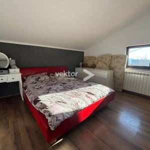 Čavle, samostojeća kuća s dva stana i velikom okućnicom