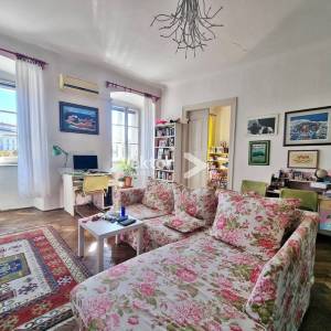 Centar, 140m2, 4-soban stan, prilika za investitore  