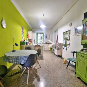 Centar, 140m2, 4-soban stan, prilika za investitore  