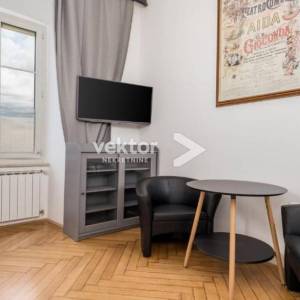 Centar, dva apartmana u strogom centru grada