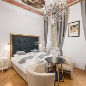 Centar, dva apartmana u strogom centru grada