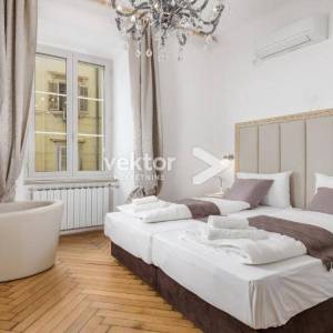 Centar, dva apartmana u strogom centru grada