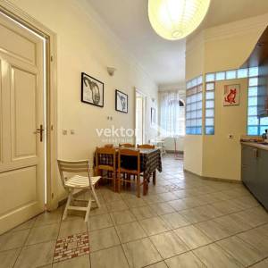 Centar Opatije, uredan stan s tri balkona i parkingom