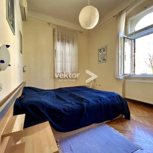 Centar Opatije, uredan stan s tri balkona i parkingom