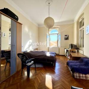 Centar Opatije, uredan stan s tri balkona i parkingom