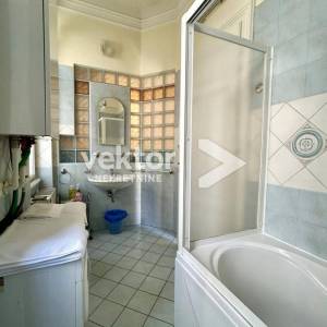 Centar Opatije, uredan stan s tri balkona i parkingom