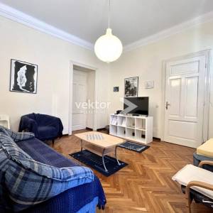 Centar Opatije, uredan stan s tri balkona i parkingom