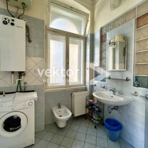 Centar Opatije, uredan stan s tri balkona i parkingom