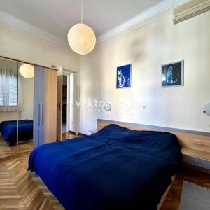 Centar Opatije, uredan stan s tri balkona i parkingom