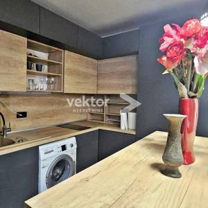 Centar, stan s balkonom