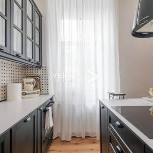 Centar, stan s dvije stambene jedinice, idealan za investiciju