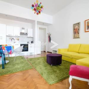 Centar, stan s dvije stambene jedinice, idealan za investiciju