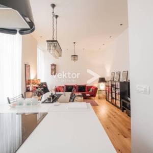 Centar, stan s dvije stambene jedinice, idealan za investiciju