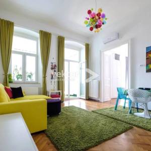 Centar, stan s dvije stambene jedinice, idealan za investiciju